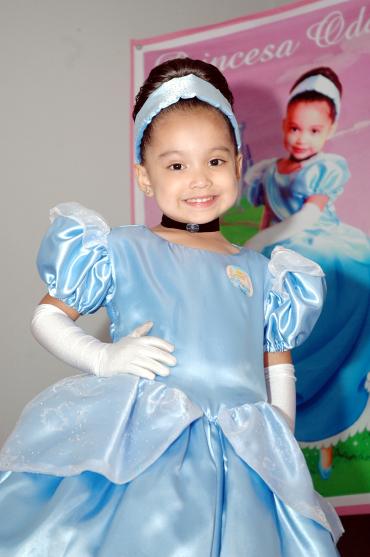 21052006 
La pequeña Odalys Guadalupe Barrón de Luna celebró su tercer cumpleaños en días pasados