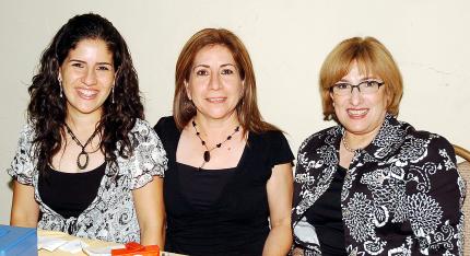 24052006 
Lorena de Sada, Iza María de Zambrano y Angélica de Castro.