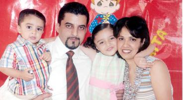 26052006 
Ana Sofía García Rivera acompañada de su familia, el día que celebró su cumpleaños.