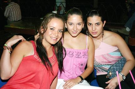 260525006 
Marisú del Bosque, Edna Garza y Lorena Armendáriz.