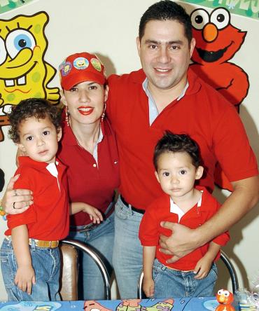 28052006 
José Emilio y José Sebastián Boone Marcos festejaron sus respectivos cumpleaños.