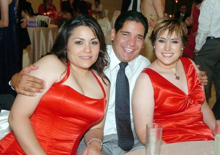 25052006 
Fabiola Godoy, Yamil Dipp y Anny Ramos.