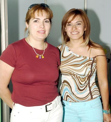 28052006 
Monsy Duclaud de Montaña y Araceli Chantaca Tello.