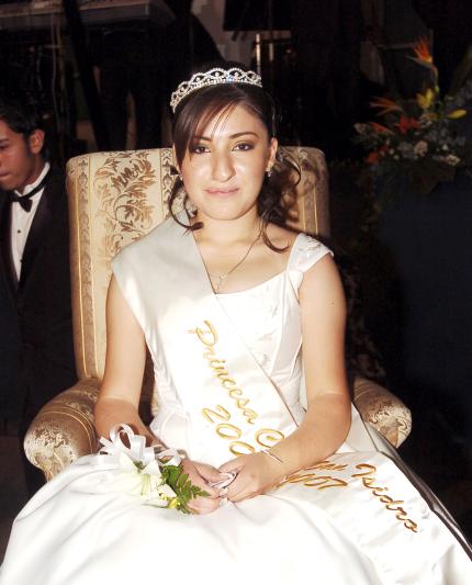30052006 
Ana Gloria García resultó electa como princesa del Club San Isidro.