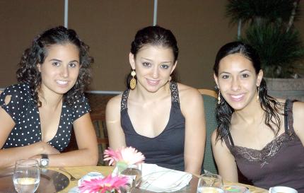 31052006 
Mónica Ochoa, Marilú Garza y Mariela Aguirre.