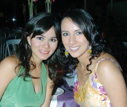 31052006
Tamara Lee y Carolina de la Garza.