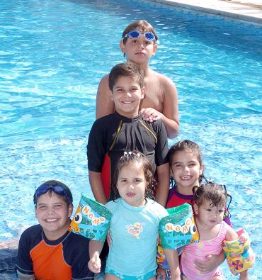 31052006 
Daniel, Andrés, Paula y Karla Díaz, Huguette Muñoz y Roberto Muñoz.