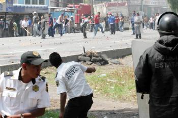 En las imágenes que reportan los principales noticieros televisivos se observó a varios detenidos y algunos heridos. Asimismo, sobrevoló un helicóptero de la PFP que coordinó desde el aire la entrada de sus policías.