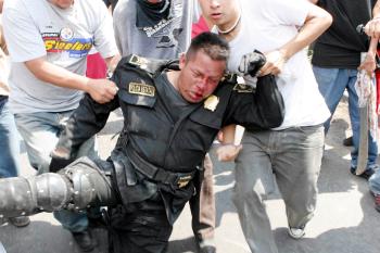 Fuentes de la Policía Federal Preventiva (PFP) consultadas señalaron que aún es pronto para saber si se ha tomado ya el control pleno del municipio.