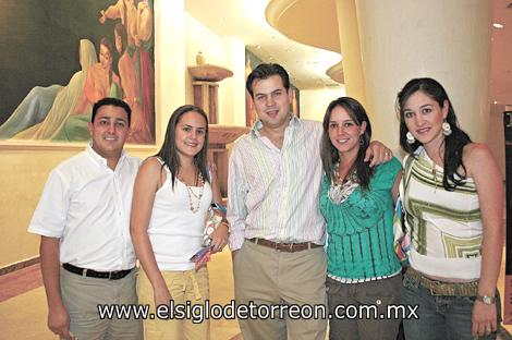 Julio Gustavo Villalobos Díaz de León, Brenda Baille de Villalobos, Mario Treviño Rivero, Adriana Plancarte de Treviño y Vicky Ibarguengoytia de Murra.