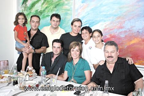 Ibrahim Mansur, Yolanda Núñez de Mansur, Ibrahim Mansur Olivas, Irene Salum de Mansur, Yamil y Mauricio Mansur Núñez, Ibrahim y Debora Mansur Salum y Samantha Mansur Salum.
