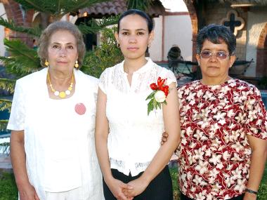 01062006 
Verónica Elena Muñoz Ramos, acompañada de las anfitrionas de su despedida de soltera.