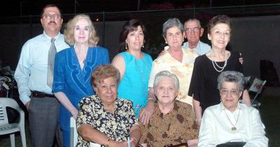 01062006 
Rosario, Olga, Felisa, Camis, Patrocinio, María Luisa, José y Antonio.