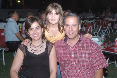 01062006
Angelina Verano de Morales, Eduardo Morales Reyes y Angelina Morales Verano.