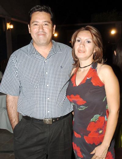 02062006 
David Cabrales y Mayela de Cabrales.