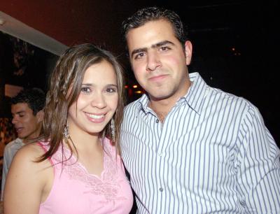 02062006 
Katya Nahle y Carlos Yacamán.