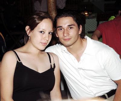 03062006 
Sharon Betancourt y Jersobn Garza.