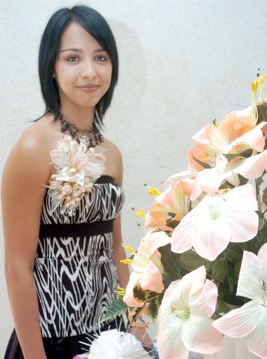 04062006 
Graciela Barraza Méndez fue agasajada por un grupo de amistades con una despedida de soltera en días recientes