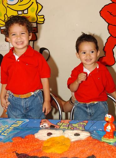 04062006 
José Emiliano y José Sebastián Boone Macías, captados el día de su piñata.
