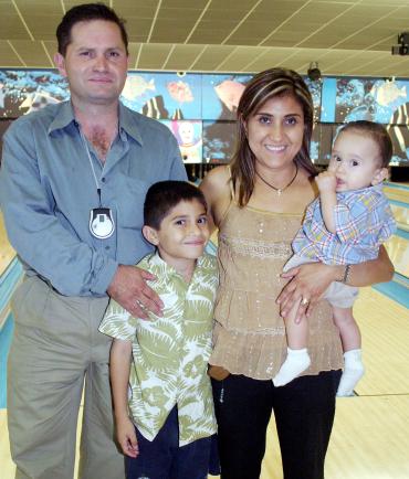 04062006 
Luis Gustavo Sánchez Banda celebró su octavo cumpleaños con su familia.