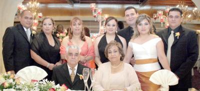 04062006 
Gustavo Romo Castañeda y María del Carmen López de Romo festejaron 40 años de casados con un agradable festejo acompañados por sus hijos