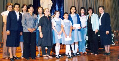 04062006 
Ionne Villarreal, Laura Velázquez, Eréndida González, Rosario Silva, Graciela Ávila y Marcela Lozano, con las ganadoras