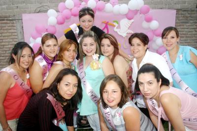 04062006
Elba Olvera de Ruiz junto a invitadas a su fiesta de canastilla.