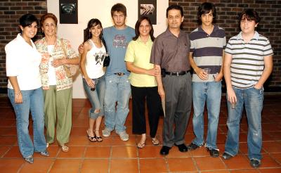 04062006 
Mayela Sánchez, Soco de Martínez, Raquel Díaz Flores, Feranando Alatorre, Raquel de Díaz, Mario Díaz, Mario Flores y Juan Pablo Siller.