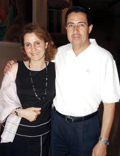 04062006 
Jesús Salas y Rosario Murra