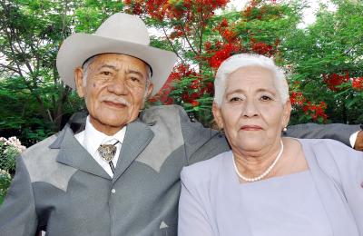 04062006 
Señores Brígido Estala Lozoria y Guadalupe Echeverría de Estala celebraron su 50 aniversario de feliz matrimonio