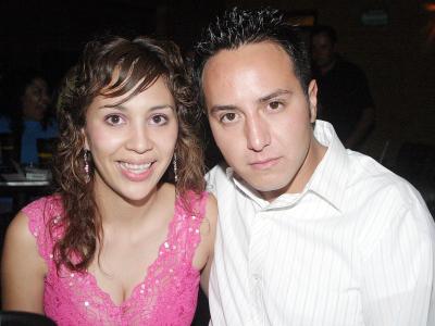 04062006 
Daniela Carson y Ricardo Rodríguez.