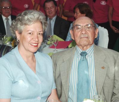 04062006 
Esperanza de Olvera y Octavio Olvera.