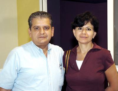 04062006 
Gabriel Gardea y Yolanda Jiménez.