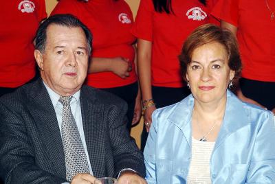 04062006 
Omar Gutiérrez y Lupita Leal de Gutiérrez.