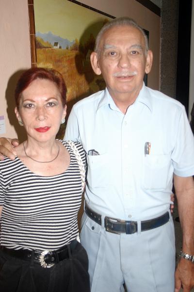 04062006 
Ramón Hermosillo y Silvia Hermosillo.