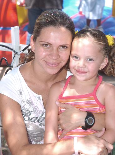 06062006 
Valeria de Dávila y su hija Valeria