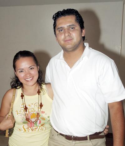 05062006 
Claudia Ibarra y César Cano.