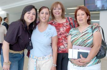 05062006 
Lupita González, Yazmín de Hernández, Violeta García y Lucy Trujillo viajaron a Miami.