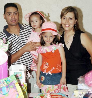 09062006 
Ana Cristina Morales Miranda cumplió cinco años y los celebró junto a su familia.