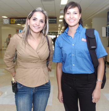 09062006 
Procedentes de Guadalajara, llegaron Laura Valdez y Ailed Rojas.