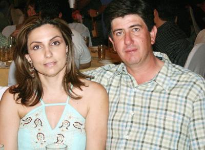 10062006 
Layla de Santibáñez y Carlos Santibáñez.