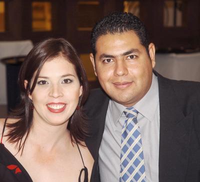 10062006 
Mayela y Luis Castañeda.