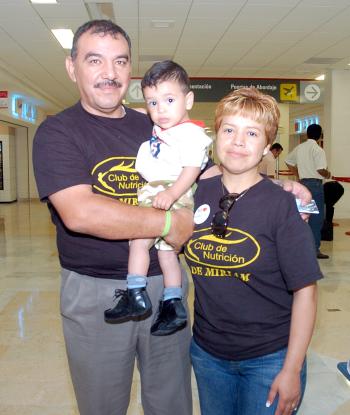 10062006 
Samuel López, Miriam y Diego López viajaron a República Dominicana.