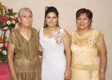 11062006
María Lidia Catarino de Ramírez y María Teresa de Jiménez le ofrecieron una fiesta de despedida a Azucena Ramírez Catarino.
