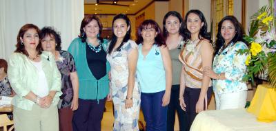 11062006 
La despedida reunió a múltiples amistades de Diana Rocío Olivares.