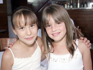 13062006 
Pamela Acosta y Valeria Villarreal.