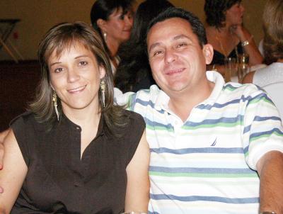 12062006
Sandra de Tumoine y Víctor Tumoine.