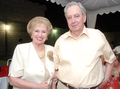 13062006 
El señor José con su esposa, la señora Abigaíl.