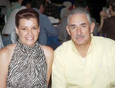 13062006 
Gerardo González y Vivi de González.