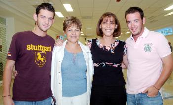 12062006 
Melis Lugo, Vickie Tolentino, Pablo y Pedro Sánchez viajaron a Alemania.